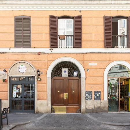 Iflat A Sparkle Of Red In Trastevere Rome Luaran gambar