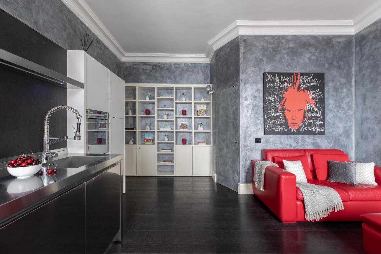 Iflat A Sparkle Of Red In Trastevere Rome Luaran gambar