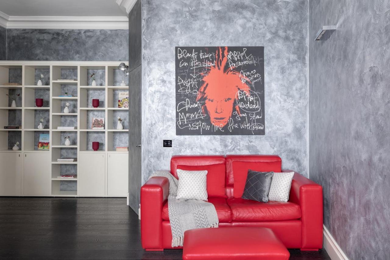 Iflat A Sparkle Of Red In Trastevere Rome Luaran gambar
